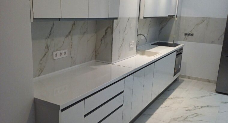 Меня зовут Дмитрий и я занимаюсь изготовлением и сборкой корпусной мебели