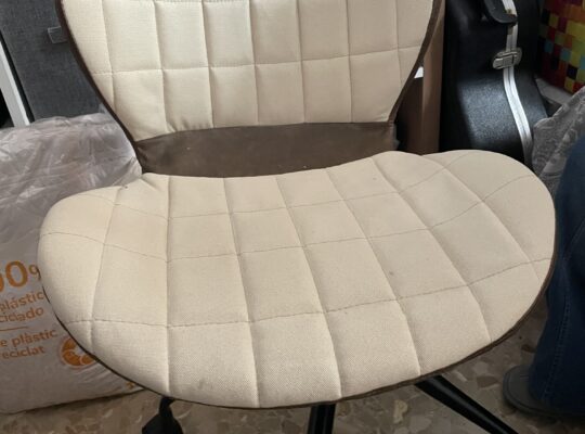 Офісне крісло