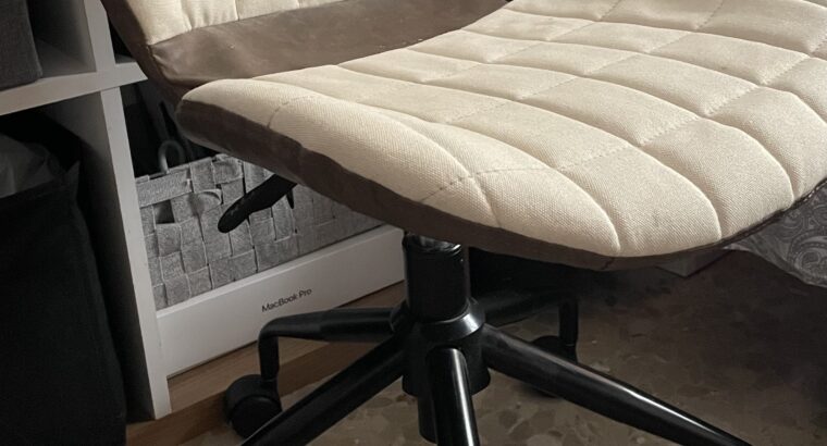 Офісне крісло