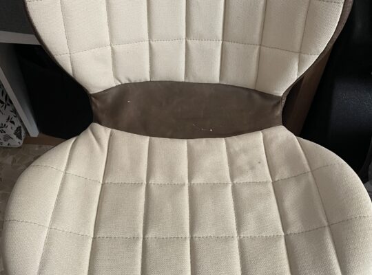 Офісне крісло